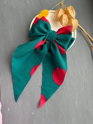 Rankų darbo kaspinas segtukas mergaitėms. Kokybiškas, patogus ir stilingas plaukų aksesuaras, tinkantis kasdienai ar šventei. 🎀👧