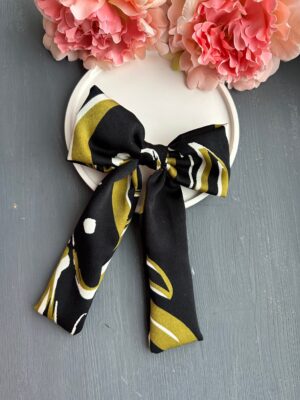 plaukų kaspinas–segtukas „Pavasario banga“. Elegantiškas, patvarus ir stilingas aksesuaras mergaitėms šventei ar kasdienai. 🌸🎀