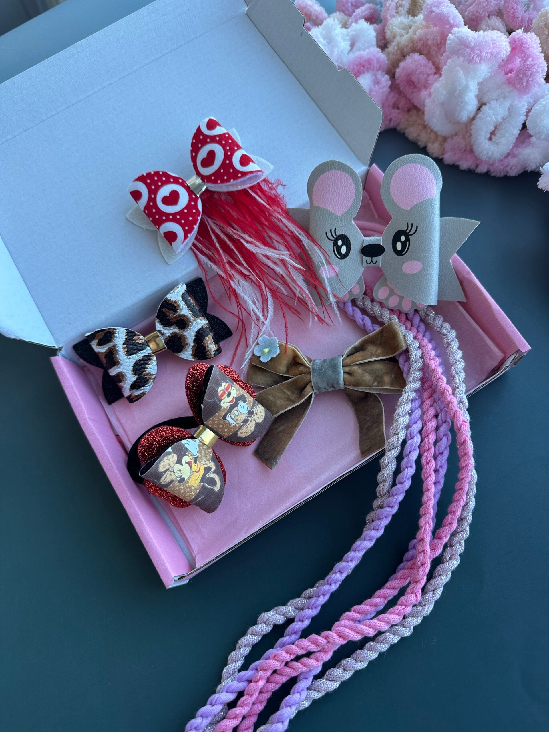 Plaukų segtukų ir gumyčių rinkinys