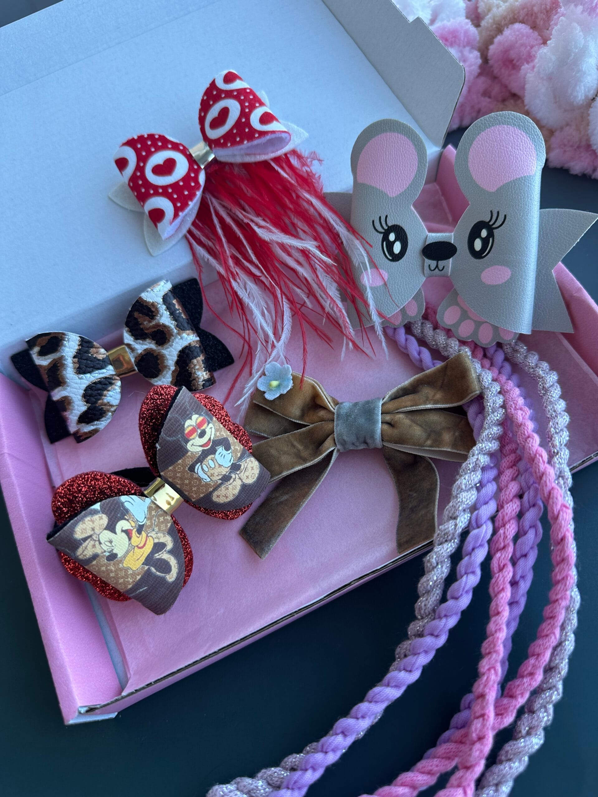 Plaukų segtukų ir gumyčių rinkinys