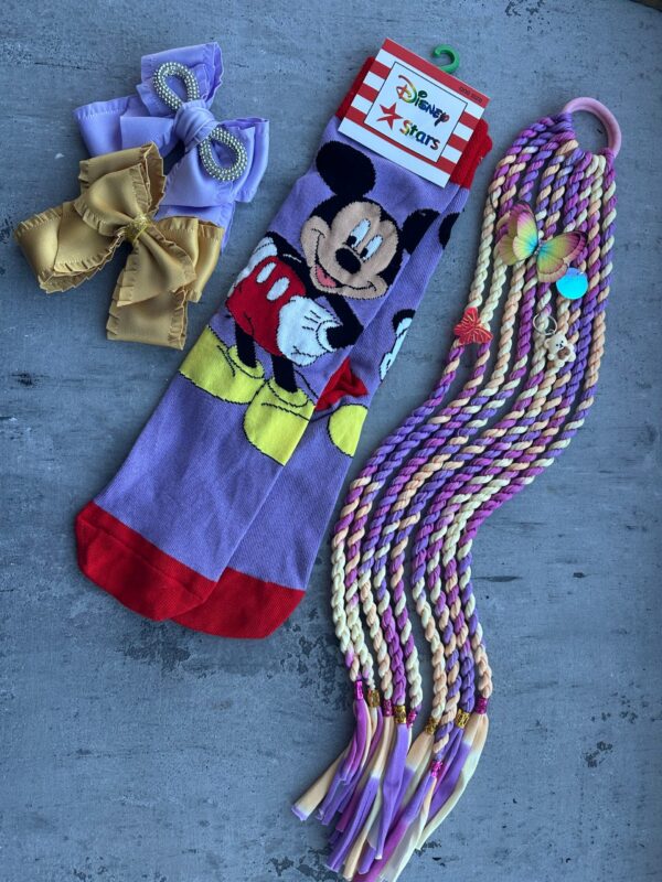 Plaukų aksesuarų rinkynis ir ilgos kojinės