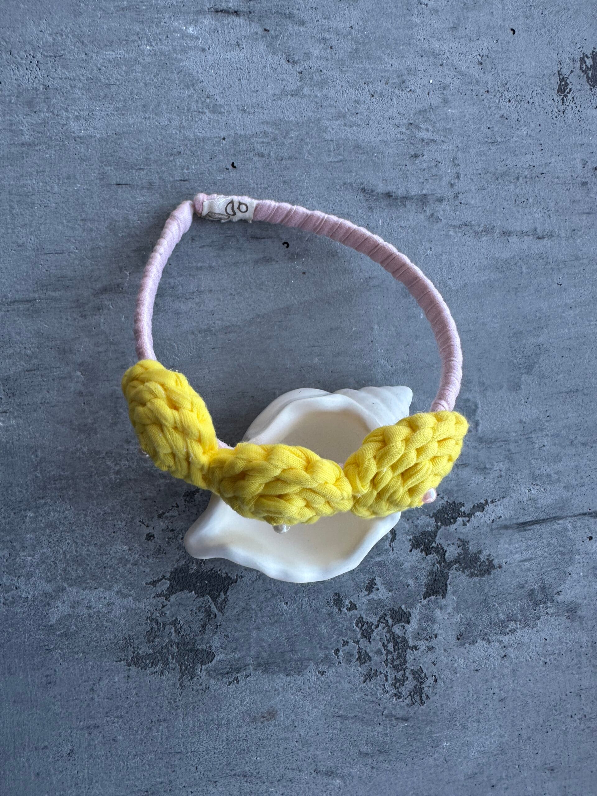 Lankelis plaukams su gėlėmis