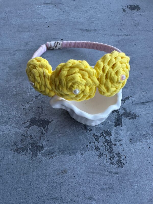 Lankelis plaukams su gėlėmis