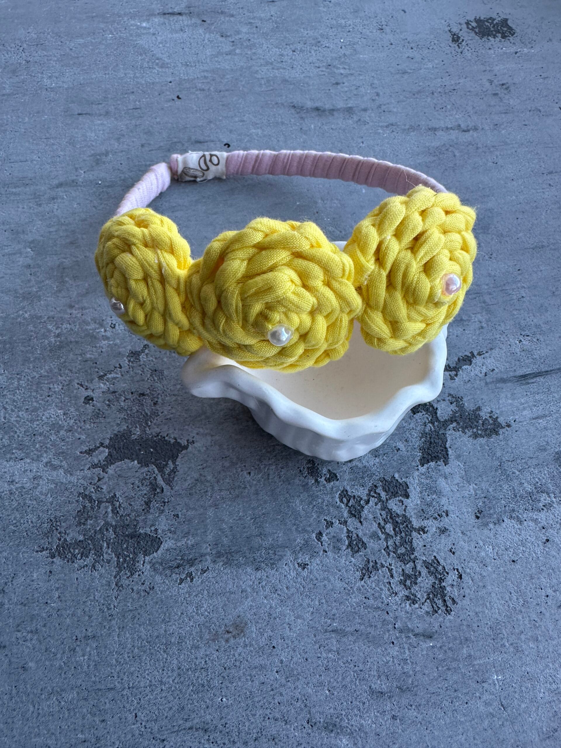 Lankelis plaukams su gėlėmis