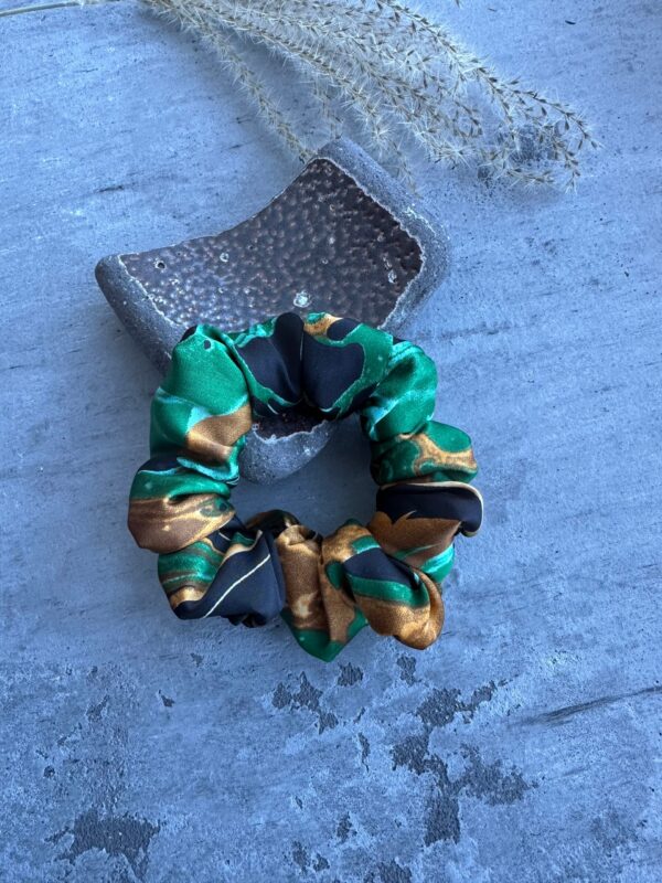 Plaukų gumytė iš Armani šilko smaragdas