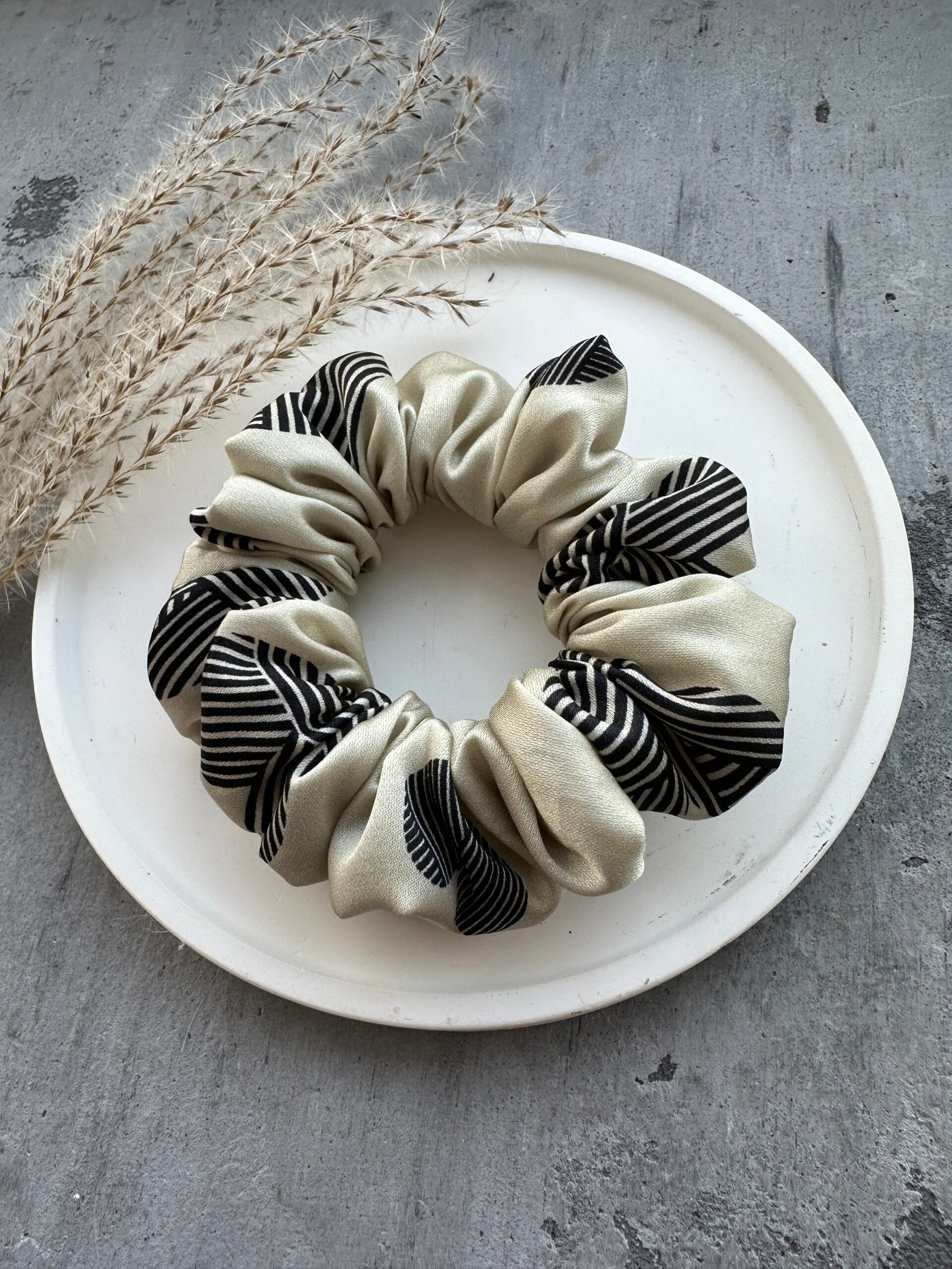 Šilkinė plaukų gumytė su širdele - Image 4