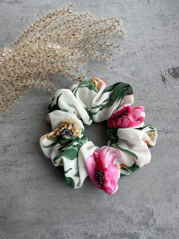 Plaukų gumytė iš gėlėto viskozės flowers