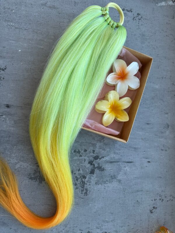 spalvotos plaukų gumytės ir plaukų spaustukai