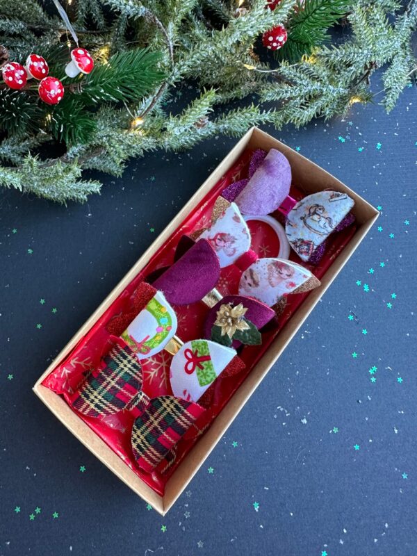 Plaukų segtukų ir gumyčių kalėdinis rinkinys