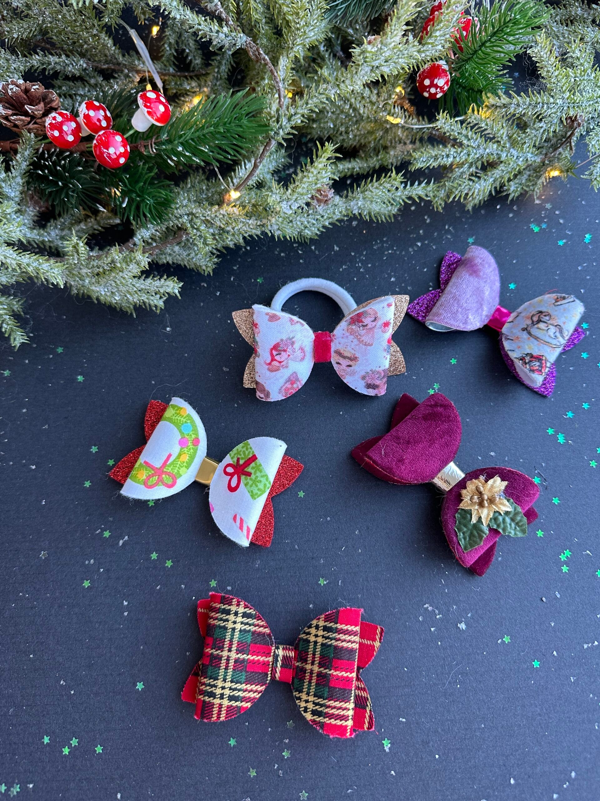 Plaukų segtukų ir gumyčių kalėdinis rinkinys