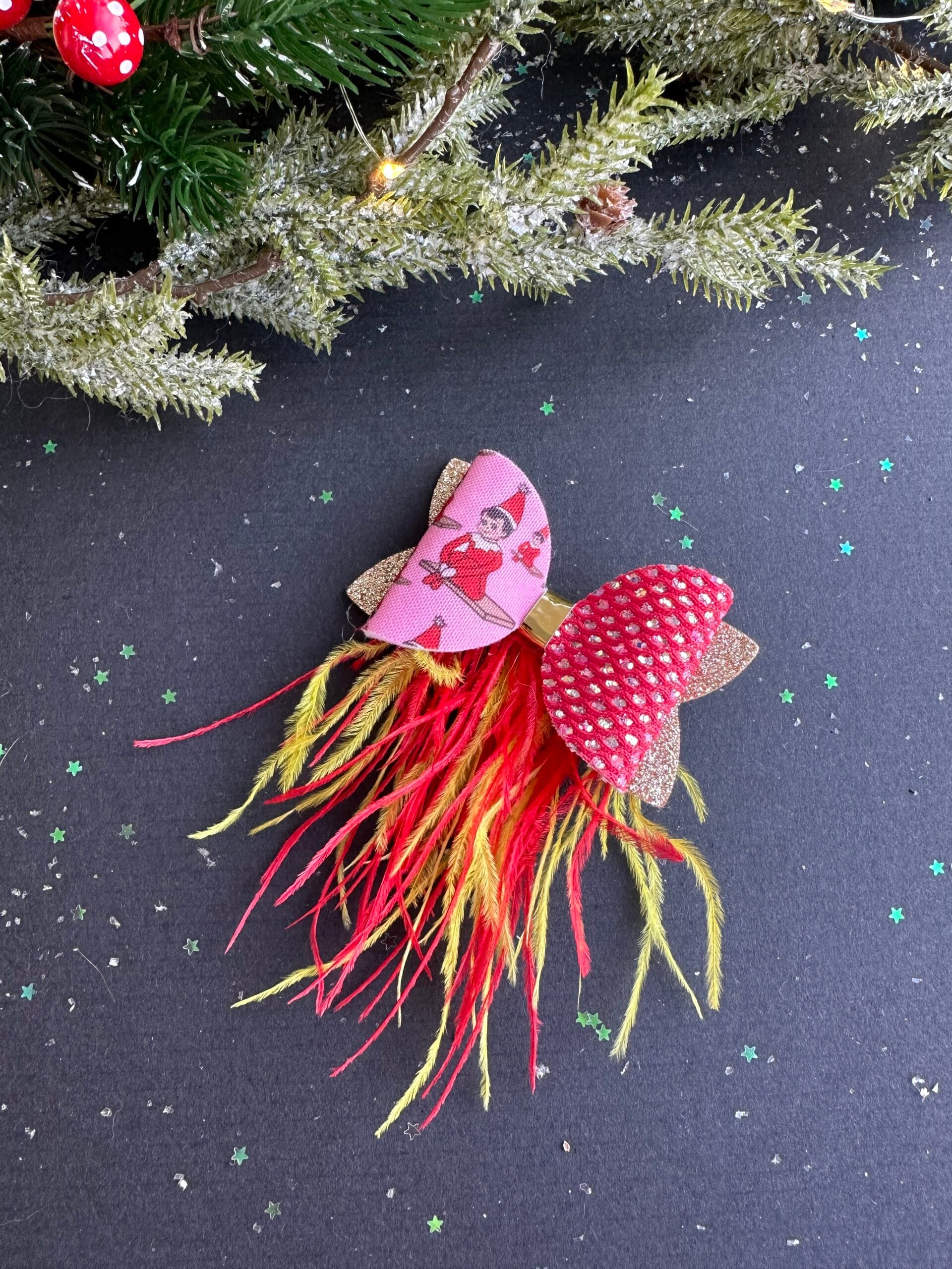 Plaukų segtukas su plunksnomis nykštukas