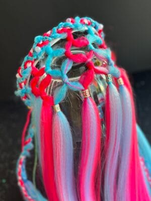 Plaukų lankelis su plaukais