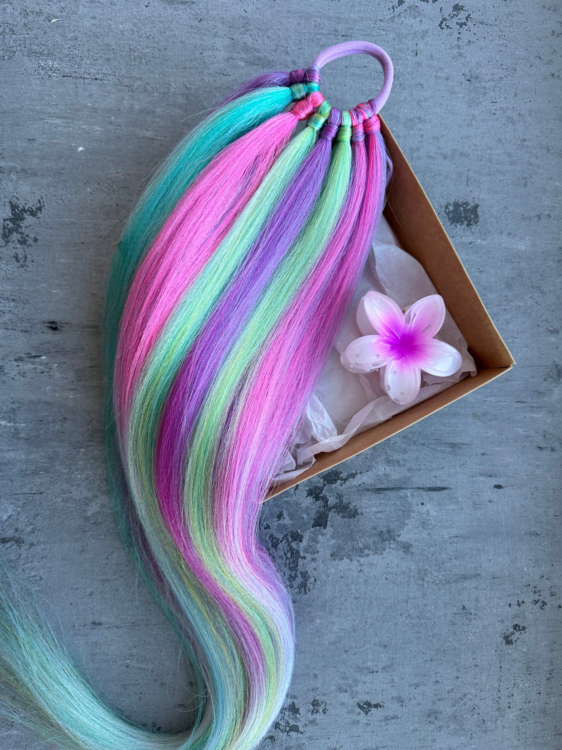 Plaukų gumytė ir plaukų spaustukas gėlytė