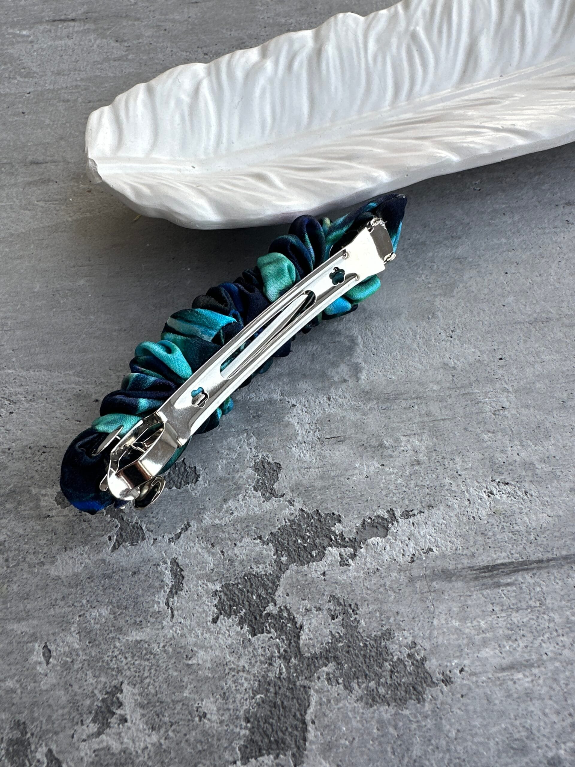 Šilkinis plaukų segtukas – elegantiškas plaukų raukinukas