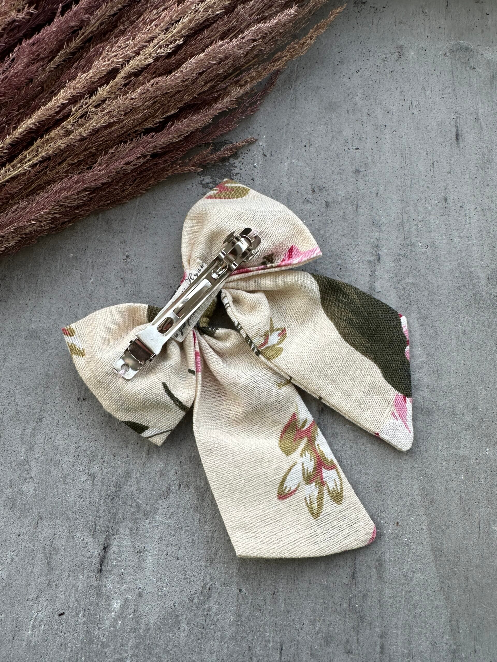 Lininis kaspinas plaukams su defektu