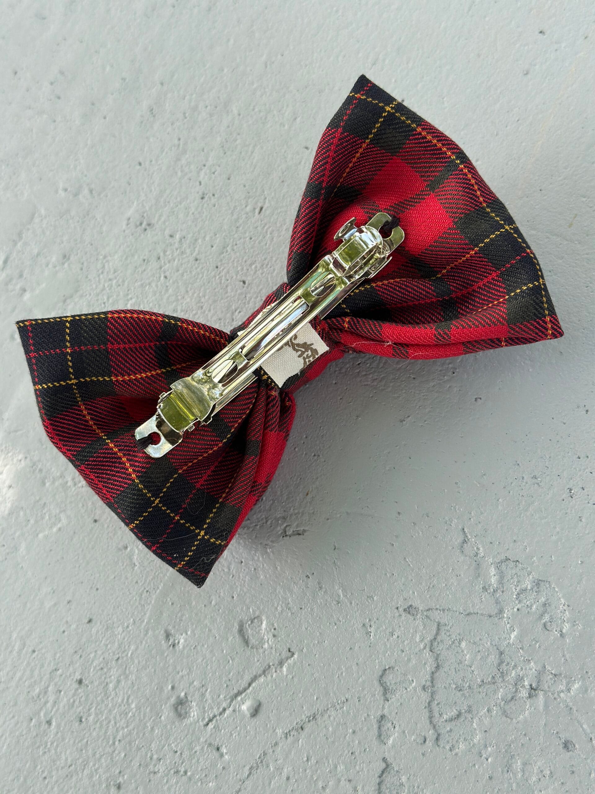 Raudonas languotas plaukų kaspinas – klasika kasdienai ir šventei - Image 3