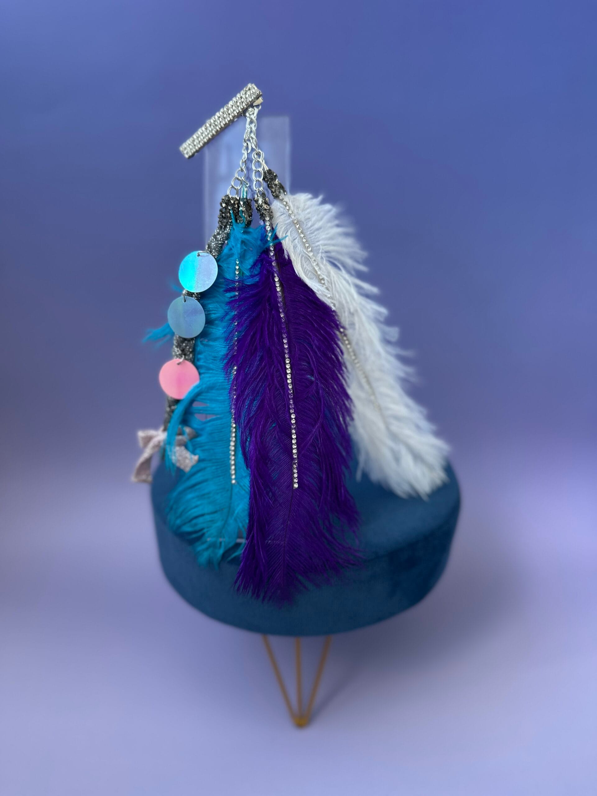 Plaukų segtukas su plunksnomis šventėms - Image 2