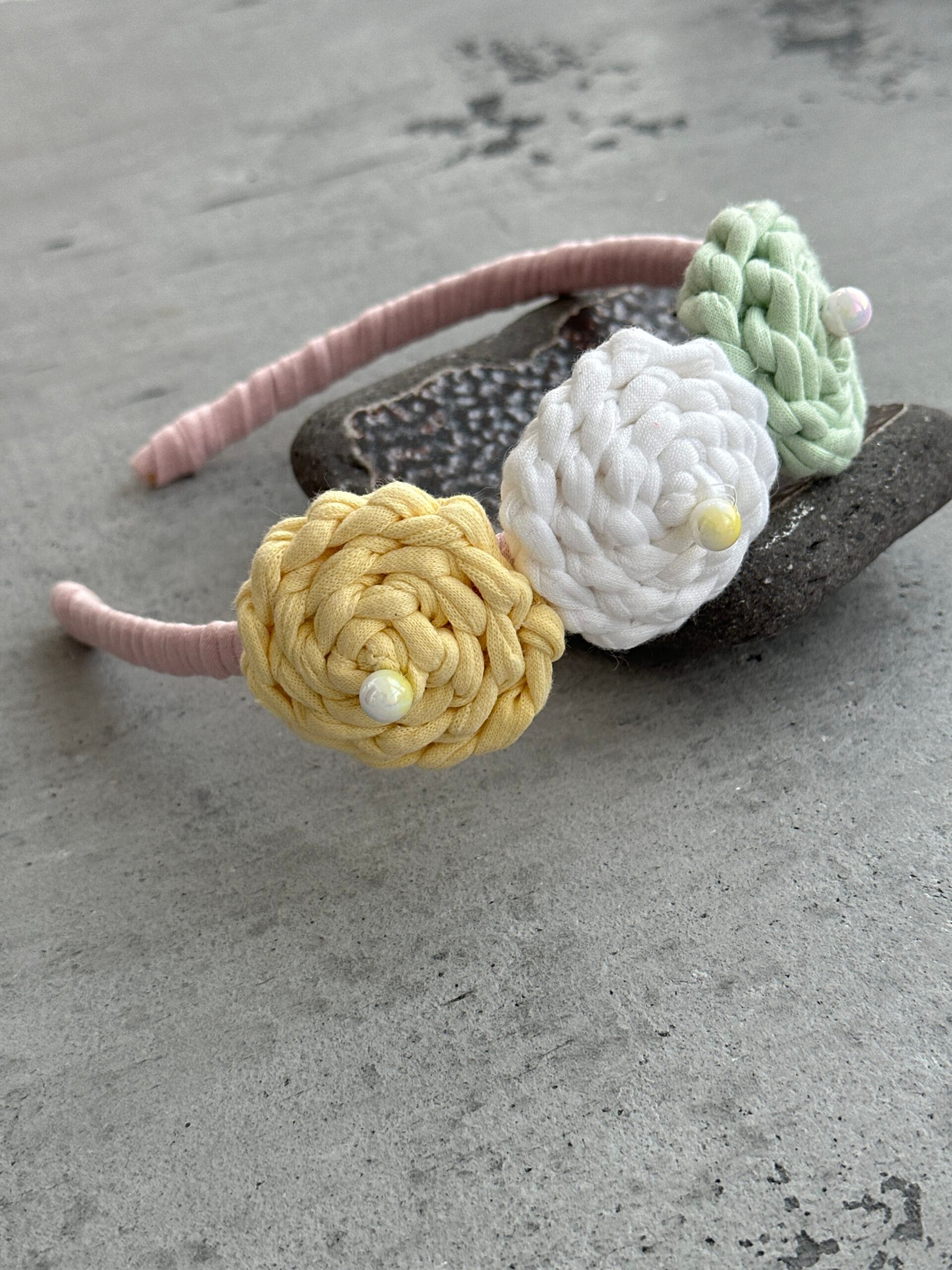 plaukų lankelis su gėlėmis