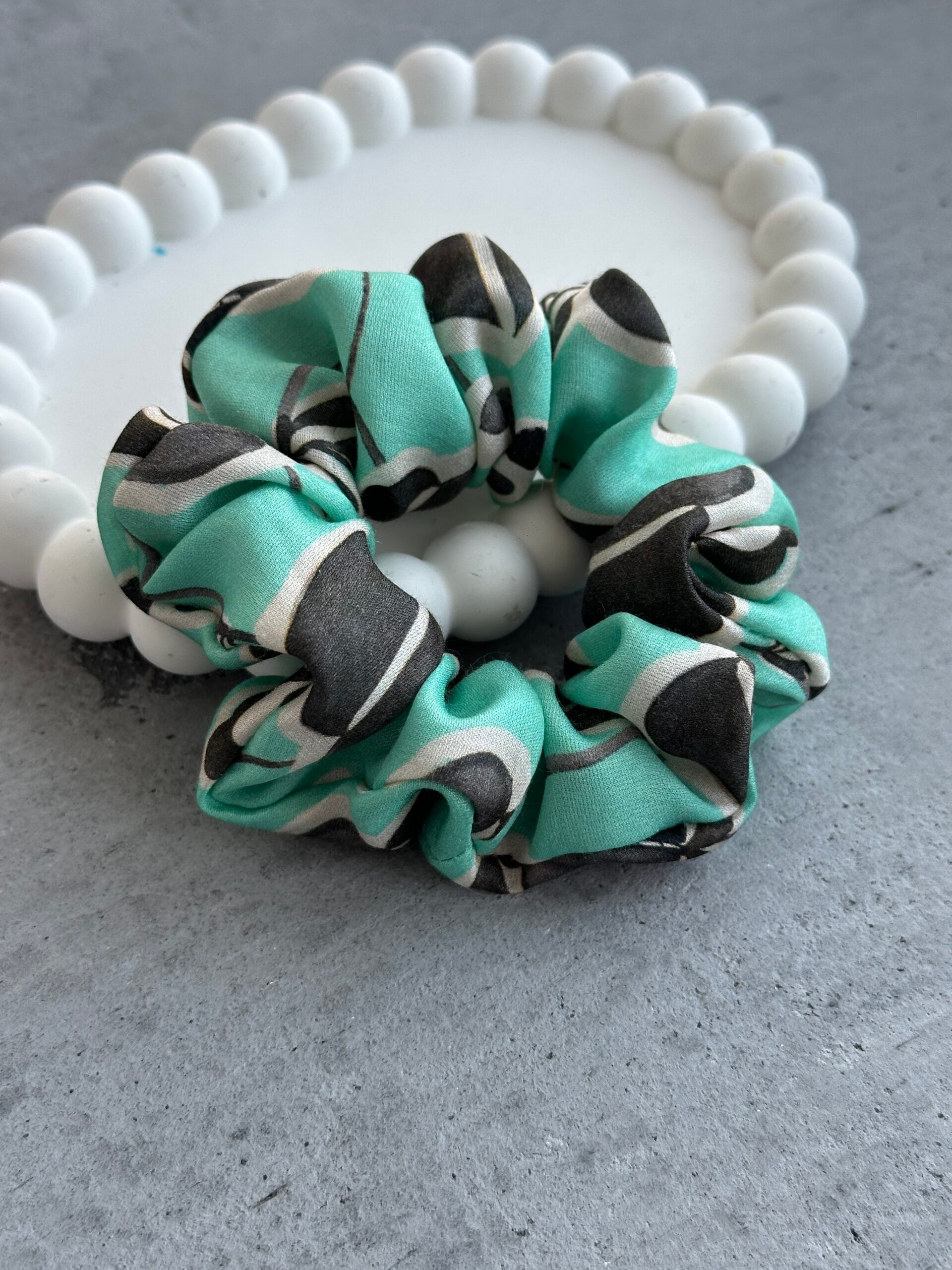 šilkinė plaukų gumytė dangus