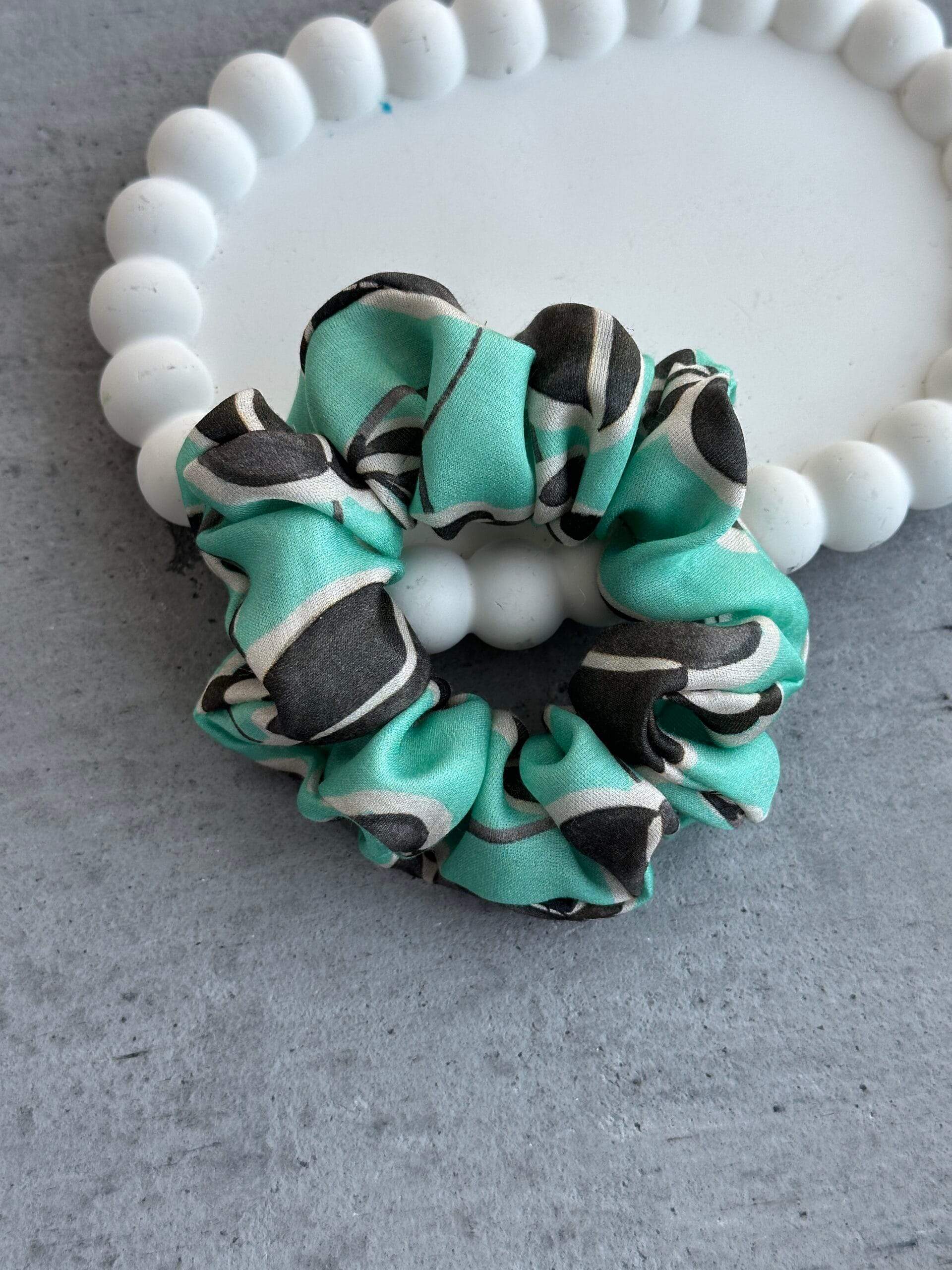 šilkinė plaukų gumytė