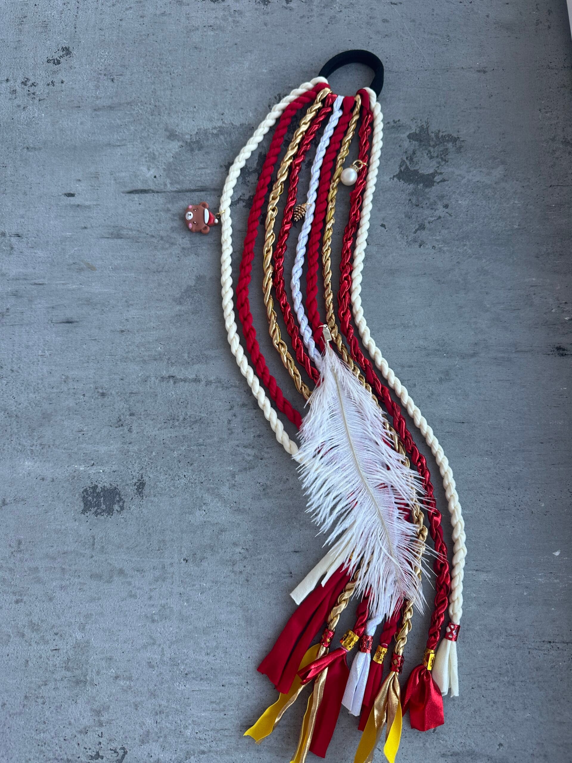 Plaukų gumytė pinta plunksna