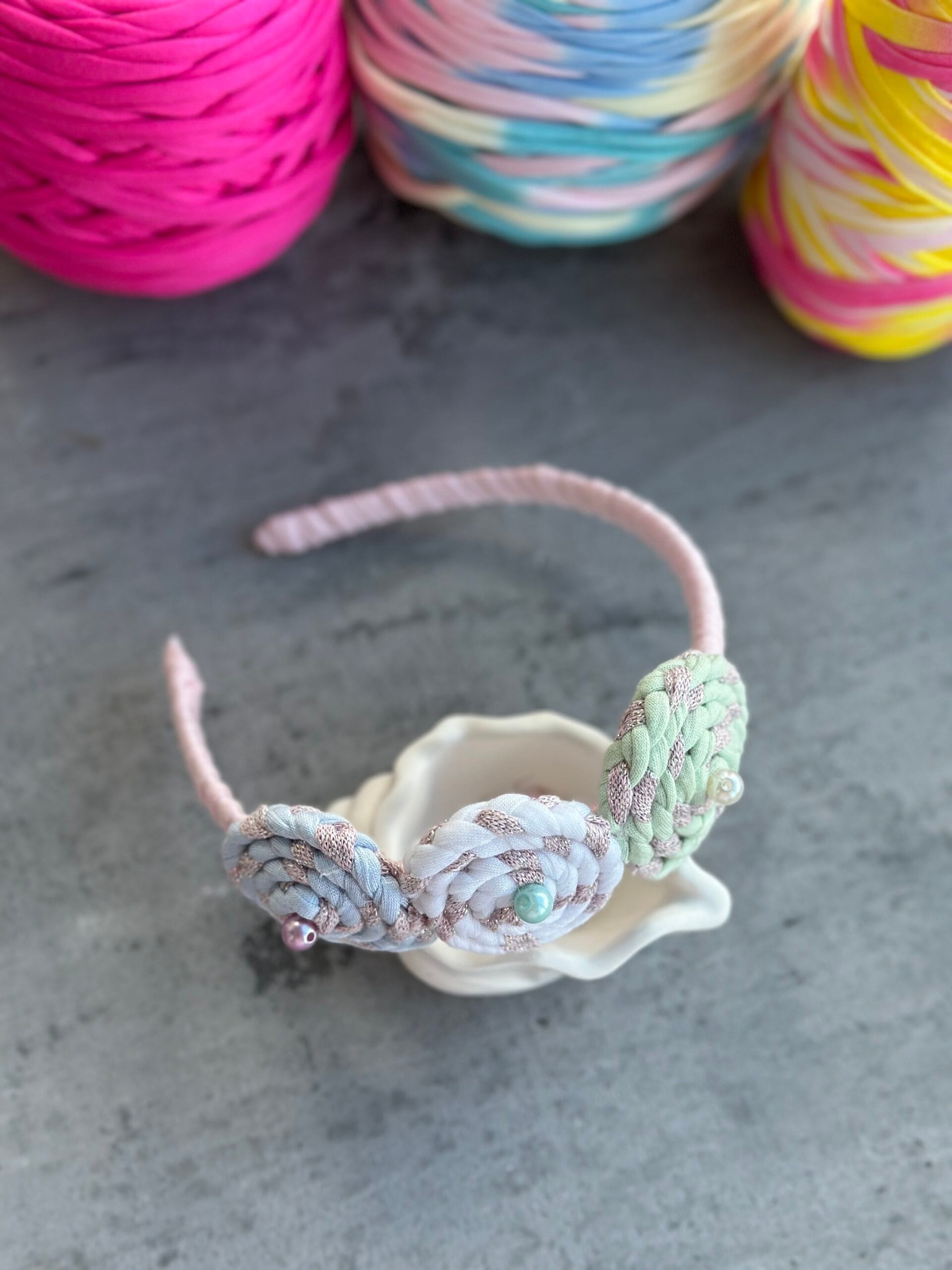 Rankų darbo plaukų lankelis pintas - Image 3